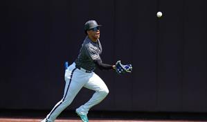 Soto al izquierdo, donde ha sido peor a la defensa