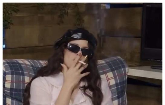 Organizaci&oacute;n Nofumadores de Espa&ntilde;a denuncia a Rosal&iacute;a y a Soy una Pringada por fumar en p&oacute;dcast