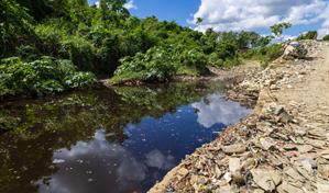 El presidente Abinader expresa molestia por retrasos en accesos al vertedero de Duquesa