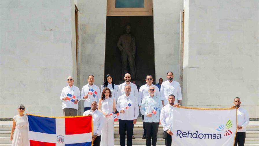 Refidomsa rinde honores a los Padres de la Patria