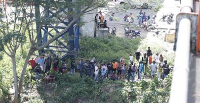 Buscan a motorista que cay&oacute; al r&iacute;o Isabela tras accidente m&uacute;ltiple en Villa Mella