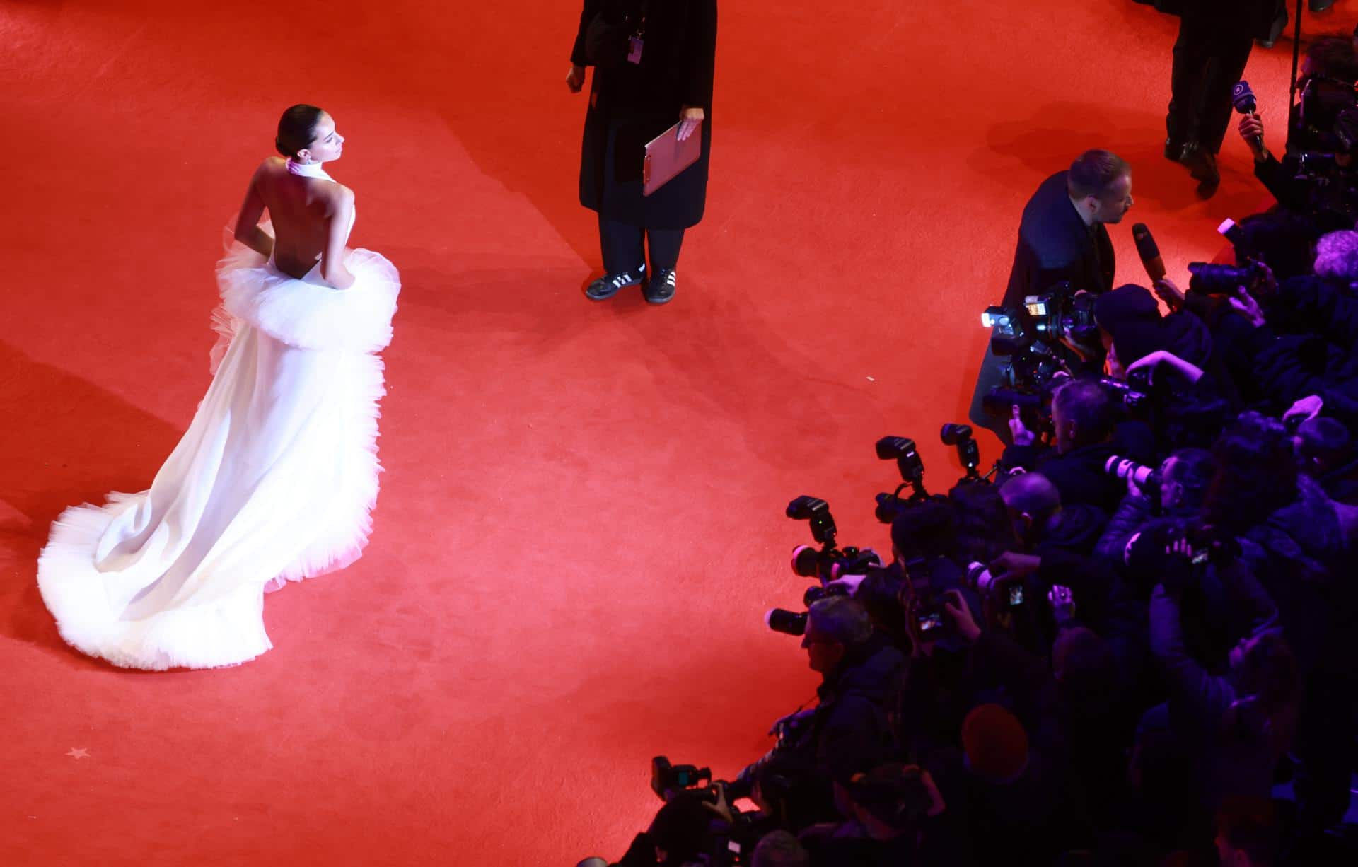 Gizem Emre llega a la alfombra roja antes de la ceremonia de apertura de la 76.&ordf; edici&oacute;n del Festival Internacional de Cine de Berl&iacute;n, en Berl&iacute;n, Alemania, el 12 de febrero de 2026. La 76.&ordf; Berlinale se celebra del 12 al 22 de febrero de 2026.<br>