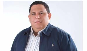 Alcalde de Azua se equivoca y menciona a Leonel en lugar de Abinader durante inauguraci&oacute;n