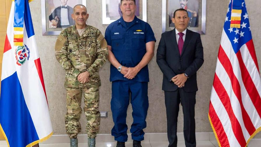 Comandante de la Guardia Costera de EE. UU. se re&uacute;ne con autoridades dominicanas