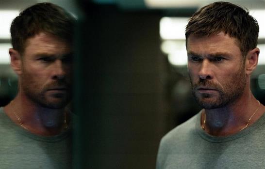 "Crime 101" encabeza una cartelera cargada de adrenalina, romance y terror