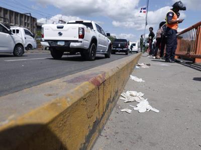 Detienen a conductor que impactó a motorista que cayó al río Isabela