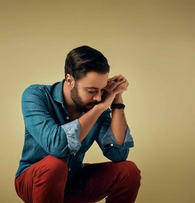 Edward Cruz le canta al desamor con ritmo de merengue en "Pa&acute; no pensarte nunca m&aacute;s"