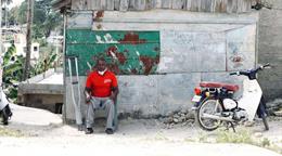 Fue algo sorprendente": comunitarios en Haina pasan la noche despiertos tras incendio en empresa