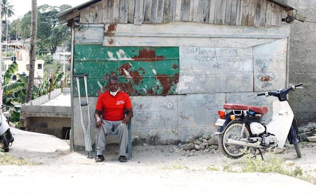 Fue algo sorprendente": comunitarios en Haina pasan la noche despiertos tras incendio en empresa