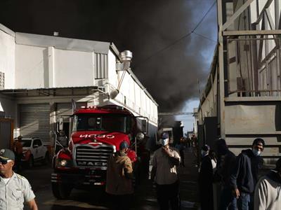 Incendio en fábrica de Haina sigue activo y confinado