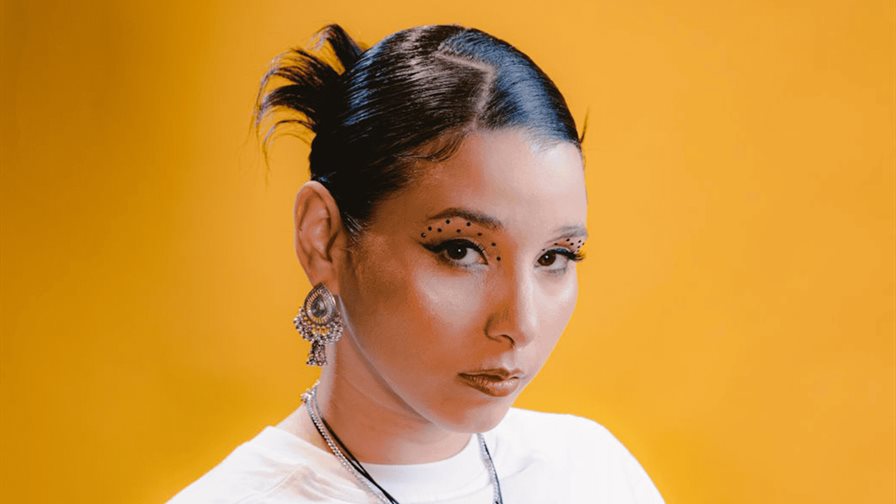 Merlis Camilo lanza su nuevo tema "Mil a&ntilde;os luz (Reimagined)"