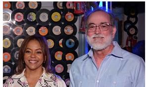 Fallece Esteban Alonso, propietario del emblem&aacute;tico bar karaoke Kantabar