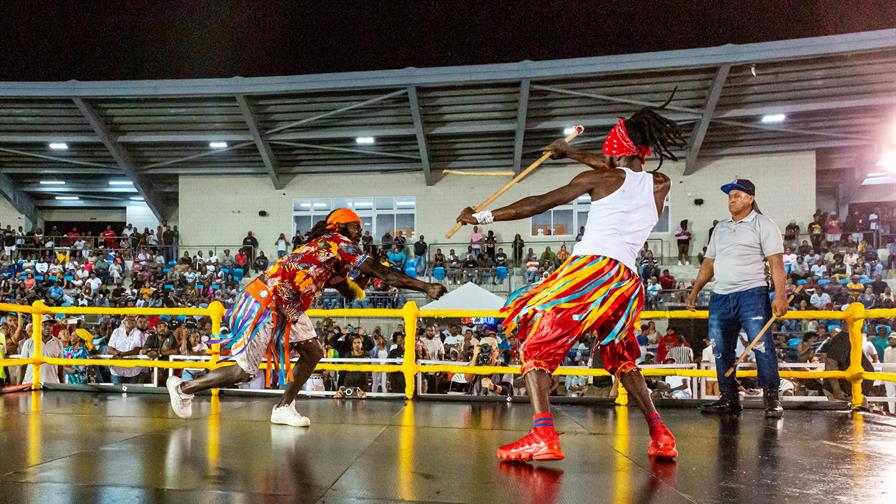 Una lucha de palos espiritual, el secreto mejor guardado del carnaval de Trinidad y Tobago