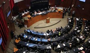 Senado mexicano aprueba reducci&oacute;n gradual de jornada laboral a 40 horas a la semana