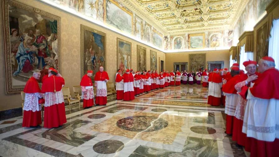 El Vaticano ordena a tradicionalistas desistir de nombrar obispos