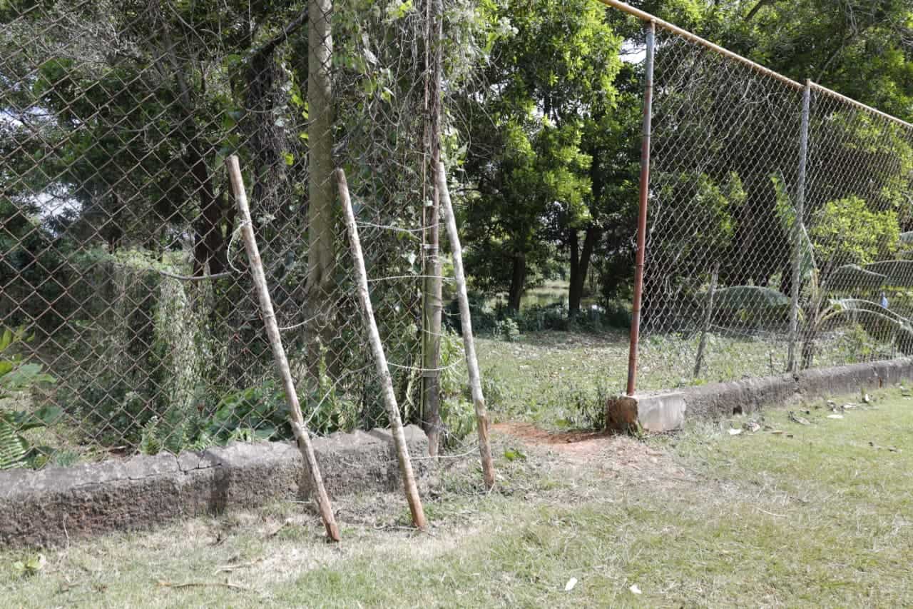 Empalizada colocada en &aacute;rea de acceso a la laguna.&nbsp;