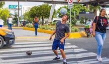 Arte con bal&oacute;n en plena calle, la historia del f&uacute;tbol libre que busca profesionalizarse
