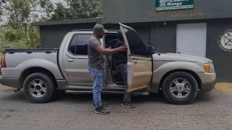 Detienen a 19 haitianos indocumentados en Montecristi durante operativo Detienen a 19 haitianos indocumentados en Montecristi durante operativo