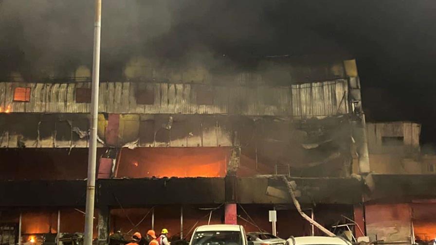 Empleados de L&R Comercial de Villa Mella lograron salir ilesos del incendio