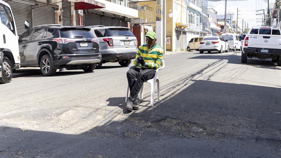 Hoyos en la calle 19 de Marzo agravan el tr&aacute;nsito en San Carlos