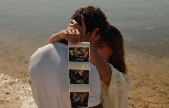 Influencer Isabella Ladera y su pareja Hugo Garc&iacute;a confirman su embarazo
