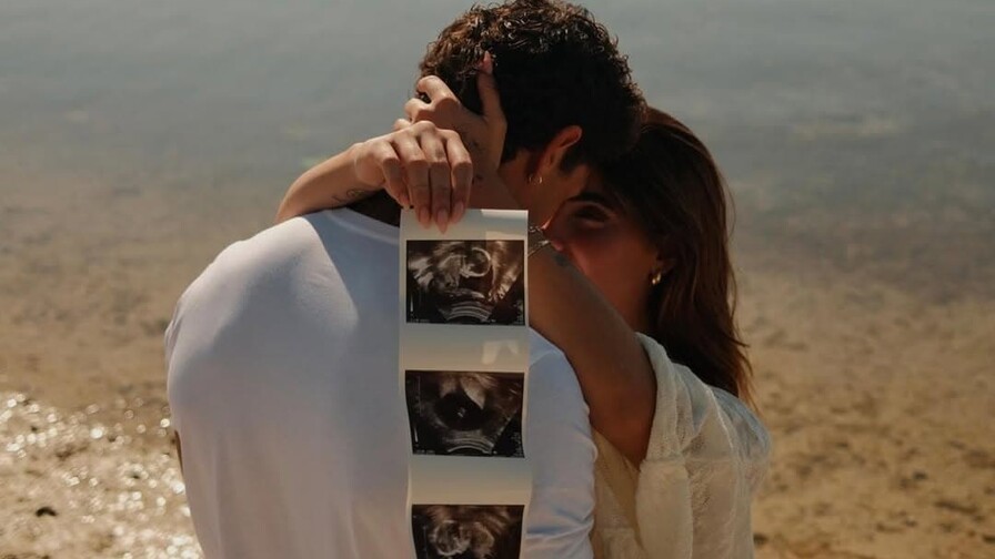 Influencer Isabella Ladera y su pareja Hugo Garc&iacute;a confirman su embarazo