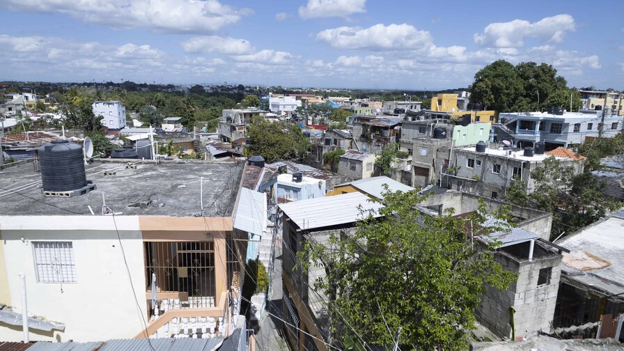 El sector Los Mina bajo operativos migratorios tras muerte de adolescente