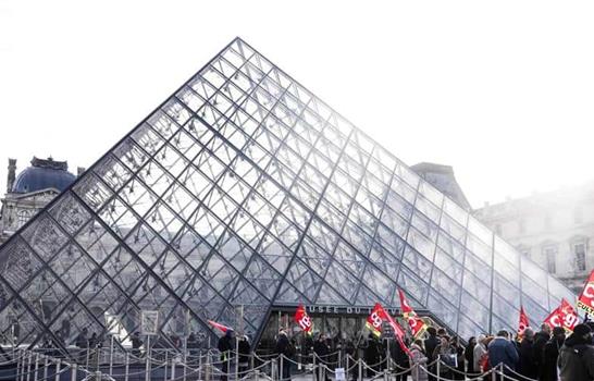Museo del Louvre admite estar al l&iacute;mite y pide inversiones millonarias para evitar el deterioro