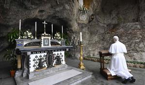 El papa nombra a una monja croata de 36 a&ntilde;os viceportavoz del Vaticano