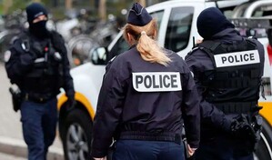 La polic&iacute;a mata a un hombre que empu&ntilde;aba cuchillo en el Arco del Triunfo en Par&iacute;s