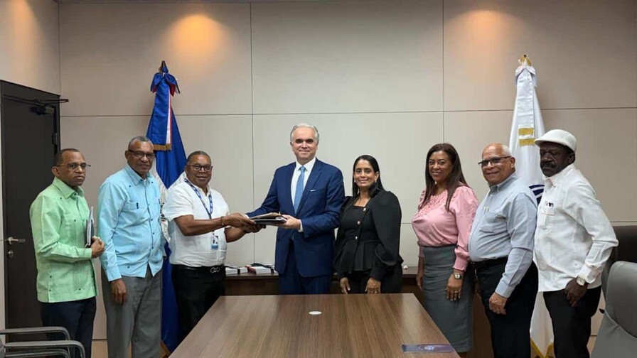 Proponen instaurar a&ntilde;o sab&aacute;tico con salario para profesores y t&eacute;cnicos del Minerd