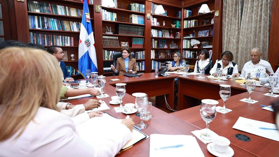 Gabinete de Salud se re&uacute;ne con los gremios de enfermer&iacute;a para abordar las demandas del sector