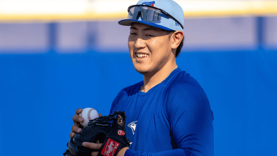 Kazuma Okamoto realiza su primera práctica de primavera con los Blue Jays Kazuma Okamoto realiza su primera práctica de primavera con los Blue Jays