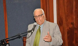 Muere el destacado periodista Enmanuel Castillo, director del peri&oacute;dico La Informaci&oacute;n de Santiago