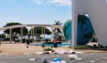 El Centro de los H&eacute;roes despierta entre basura tras acto oficial