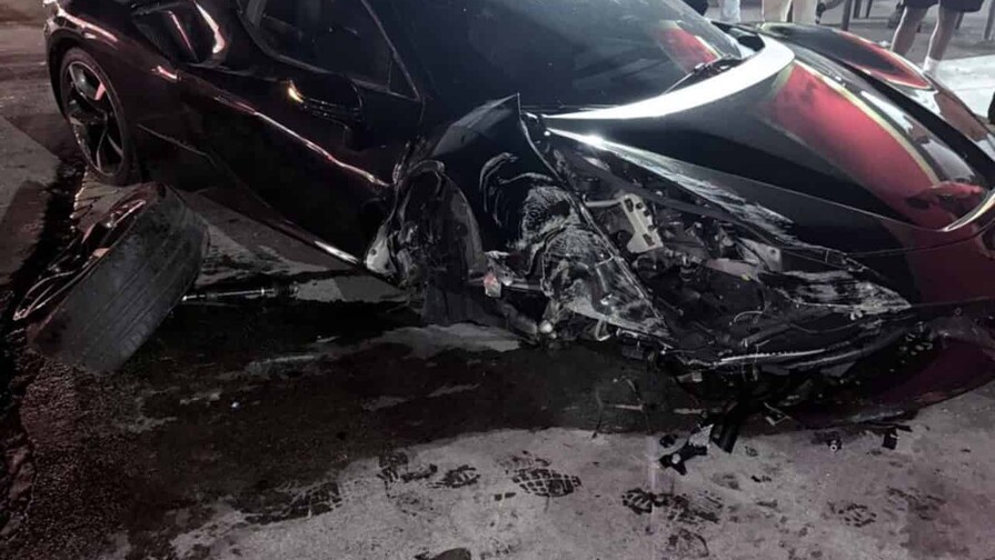 El Ferrari de El Alfa queda destruido tras colisión en la avenida Tiradentes El Ferrari de El Alfa queda destruido tras colisión en la avenida Tiradentes