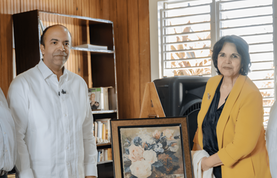 Refidomsa dona una obra de Minerva Mirabal al museo Hermanas Mirabal