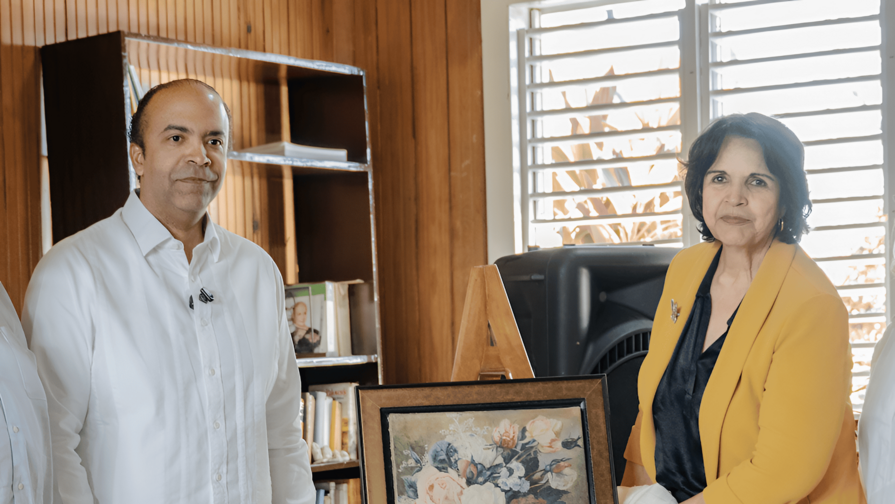 Refidomsa dona una obra de Minerva Mirabal al museo Hermanas Mirabal