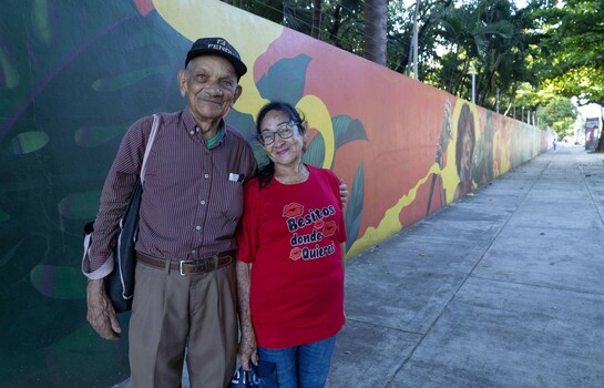Un amor de 65 a&ntilde;os que sigue celebrando San Valent&iacute;n frente al mar