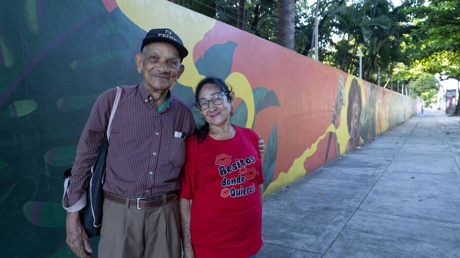 Un amor de 65 años que sigue celebrando San Valentín frente al mar Un amor de 65 años que sigue celebrando San Valentín frente al mar