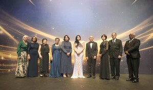 Yeni Berenice anuncia plan de retiro para fiscales durante entrega de Medalla al M&eacute;rito