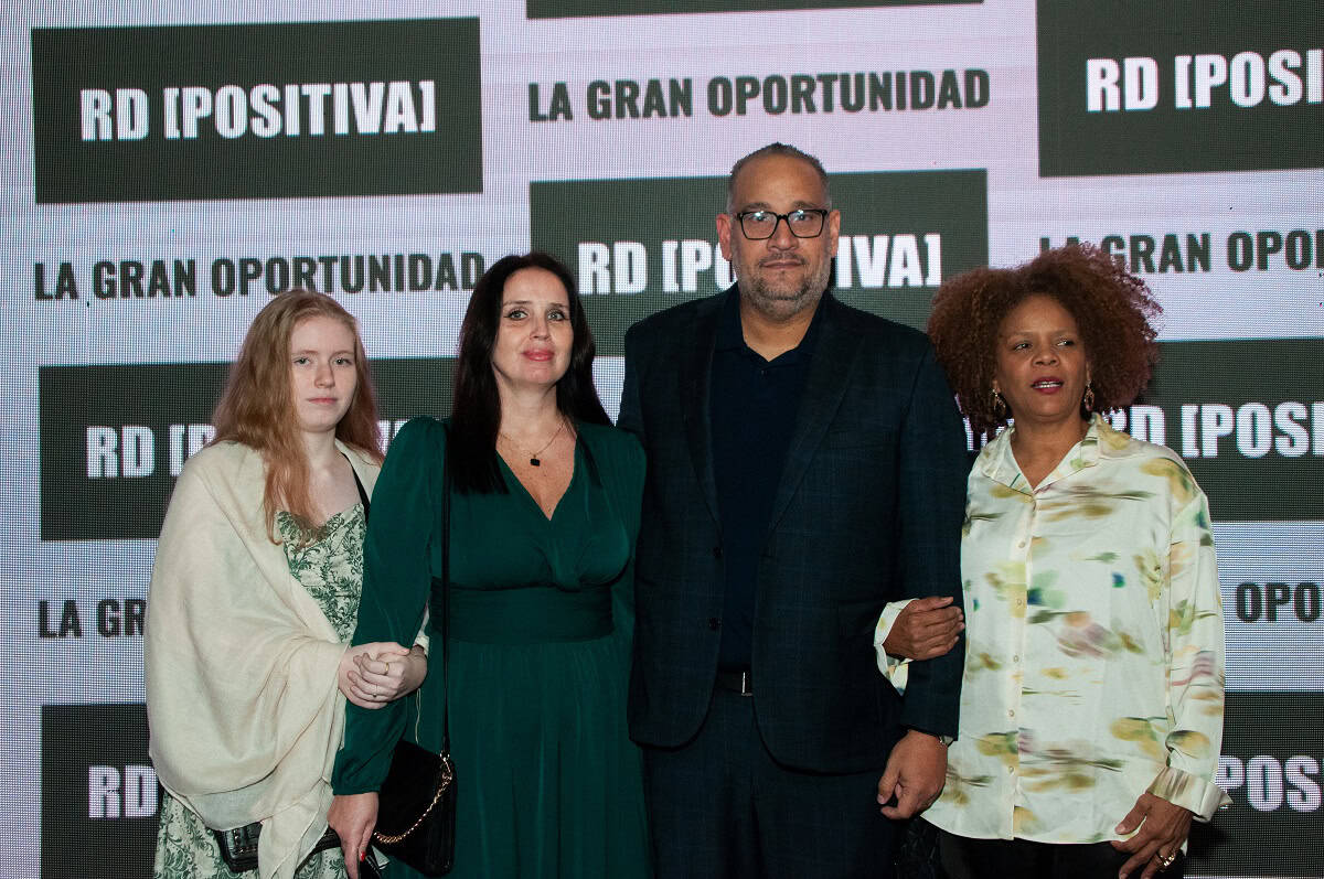 Nika Shokalskaya, Natalia Molina, Luis E. Molina y Marivell Contreras.