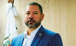 Aplazan hasta octubre audiencia contra exjefe de la DEA en RD tras entrega de material adicional