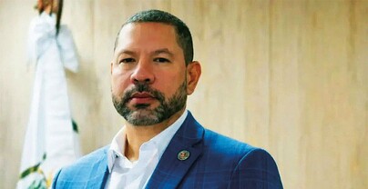Aplazan hasta octubre audiencia contra exjefe de la DEA en RD tras entrega de material adicional