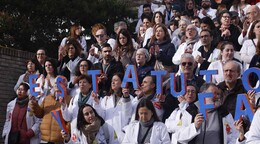 M&eacute;dicos en Espa&ntilde;a comienzan una huelga de una semana al mes para reclamar estatuto propio