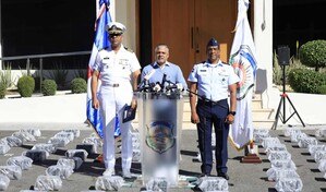Ocupan m&aacute;s de dos toneladas de presunta coca&iacute;na en costas de Ban&iacute;