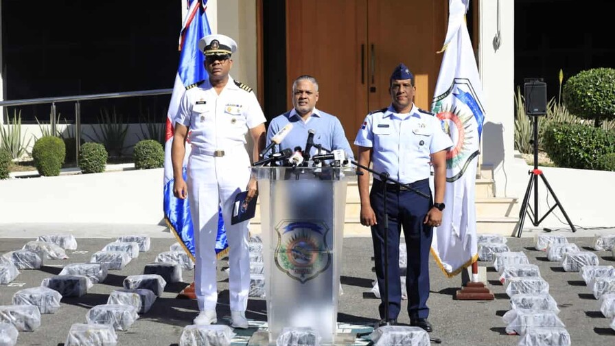 Ocupan más de dos toneladas de presunta cocaína en costas de Baní Ocupan más de dos toneladas de presunta cocaína en costas de Baní
