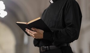 Sacerdote dan&eacute;s compara su posesi&oacute;n de im&aacute;genes pedopornogr&aacute;ficas a una colecci&oacute;n de estampillas