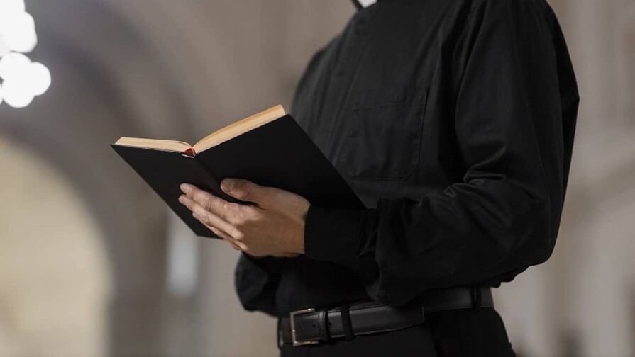 Sacerdote danés compara su posesión de imágenes pedopornográficas a una colección de estampillas Sacerdote danés compara su posesión de imágenes pedopornográficas a una colección de estampillas