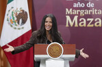 Salma Hayek: Es momento de contar historias cuando estamos siendo atacados moralmente